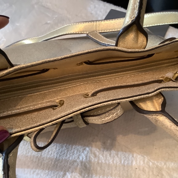 NWT Liz Claiborne Gold shimmery crossbody bow satchel - Picture 11 of 12